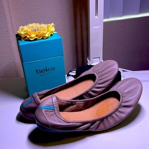 Tieks Taupe Size 10 - Excellent Condition. Worn a few hours.
